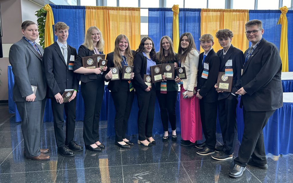 group shot of FBLA 2024 state conference award winners