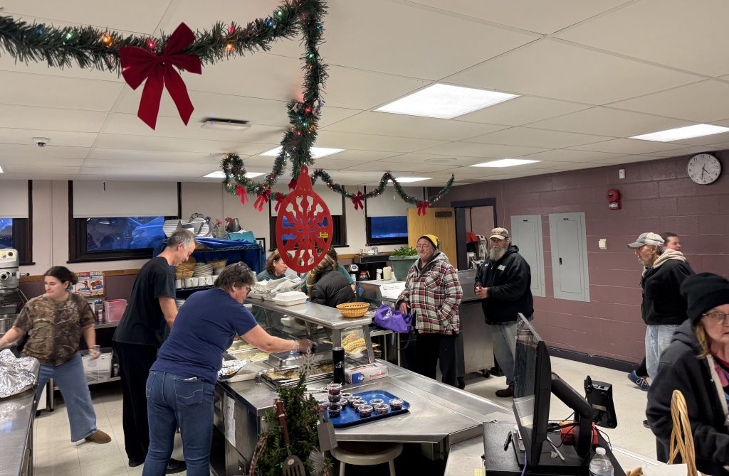 large crowd gathers for dinner