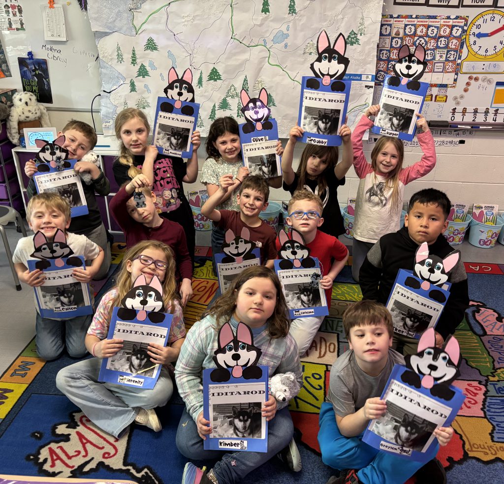 kids with their Iditarod dog folders