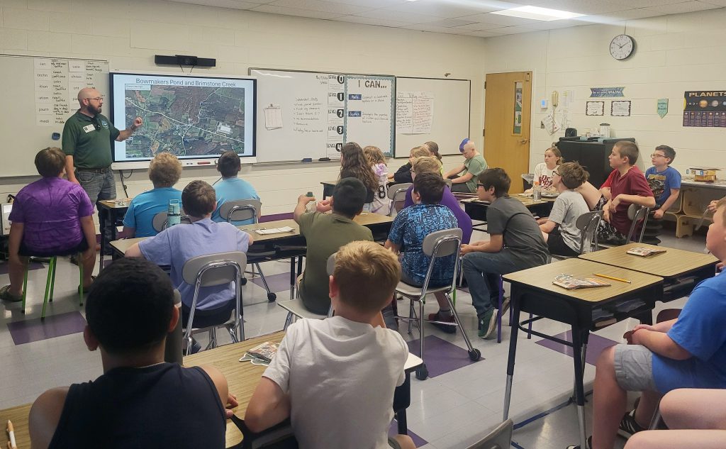acquatic biologist visits 5th graders for experiments with trout